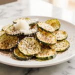 chipsy z zoltej cukinii w air fryer