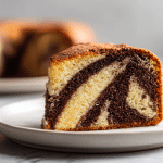 Pyszne ciasto zebra z air fryer na talerzu