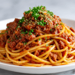 spaghetti bolognese air fryer na talerzu