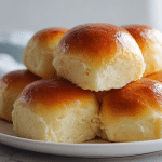 soczyste low carb bułki air fryer na talerzu