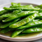 groszek cukrowy air fryer na talerzu