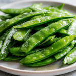 Pieczenie groszku w air fryerze to łatwy sposób na pyszny dodatek.