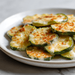 Cukinia z mozzarella air fryer w soczystym ujęciu